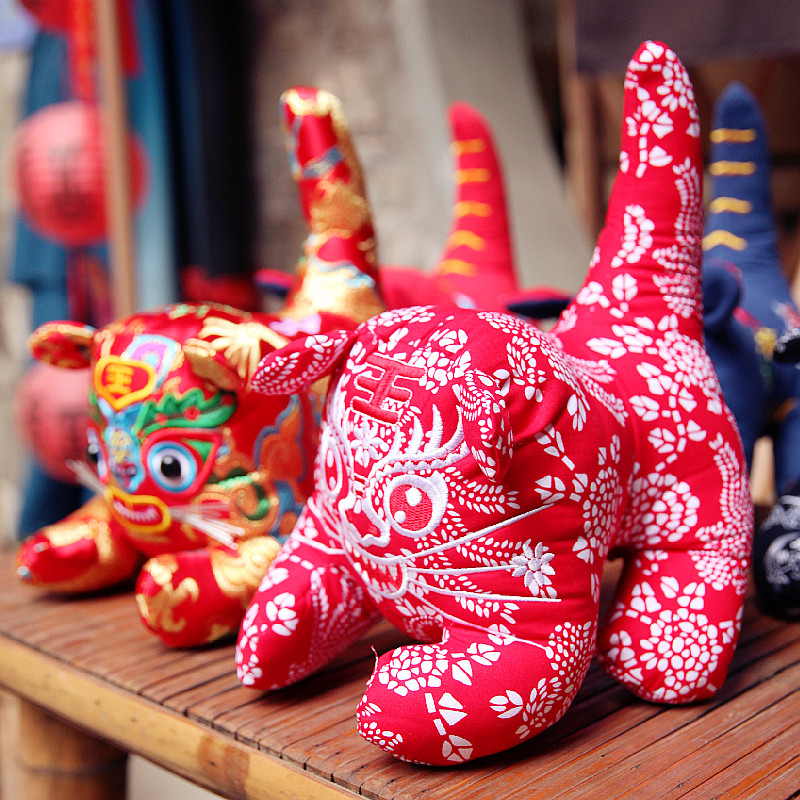 非遗手工艺品布老虎中国风粗布艺传统织锦立体虎风纹五毒刺绣玩具