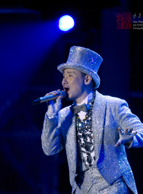 张学友演唱会同款银色亮片燕尾服套装魔术师男歌手DS舞台演出服