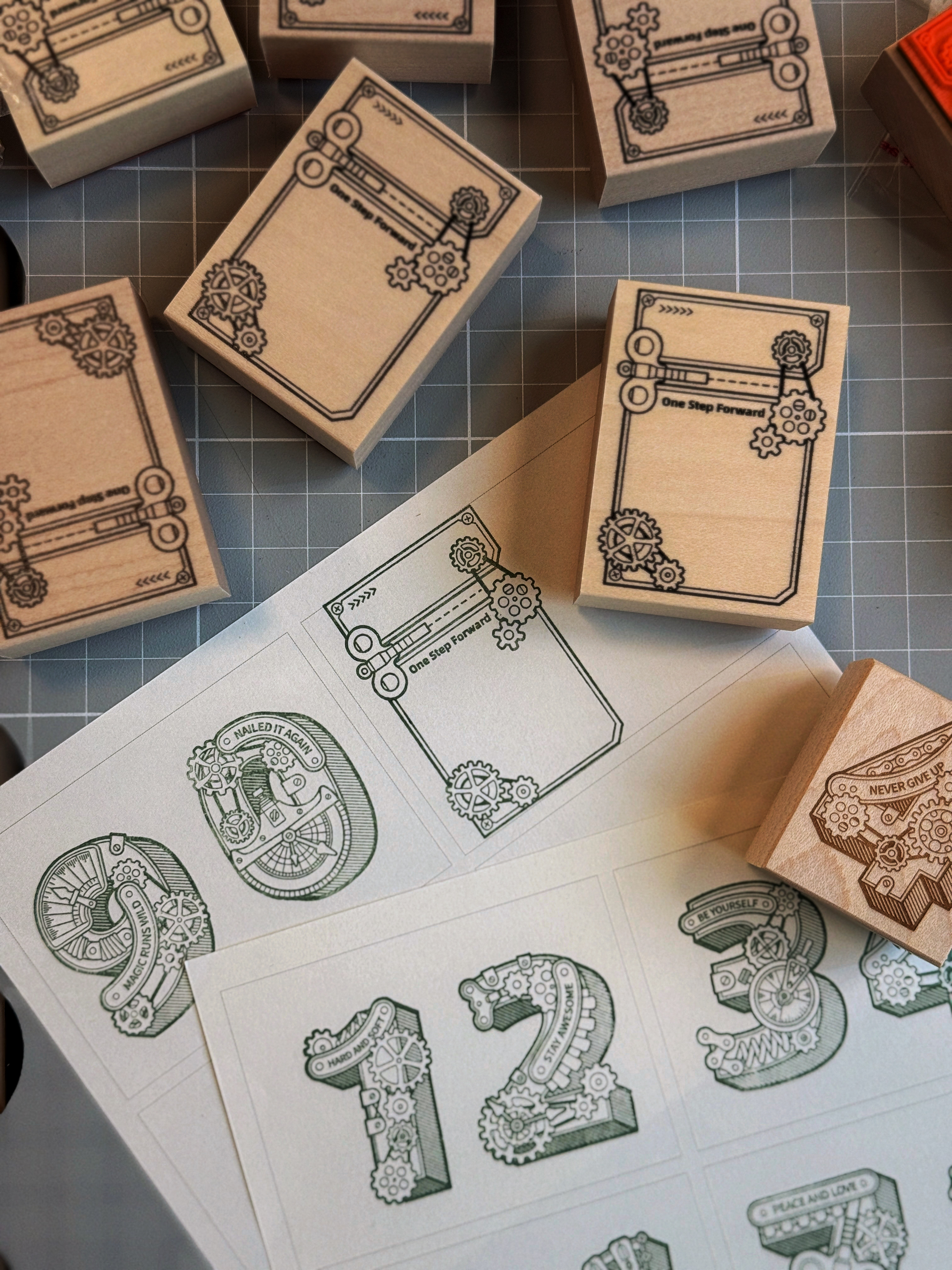 阿怪原创机械幸运数字标签框印章美式复古,模玩/动漫/周边/娃圈三坑/桌游,动漫挂件/文具,淘宝优惠券,粉丝福利购,淘宝优惠卷