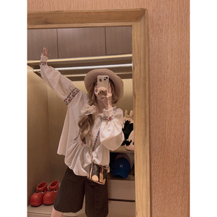 上衣 复古感娃娃领翻领衬衫 重工花朵刺绣 Yukiss