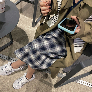 a字高腰显瘦开叉裙子 秋设计感中长款 YUKISS 内搭格子半身裙