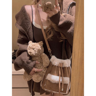 含胸垫磨毛蕾丝边小吊带背心 Yukiss 一体杯