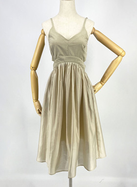 W花花家高腰天丝吊带裙女夏季露腰A字大摆裙收腰V领连衣裙Alice