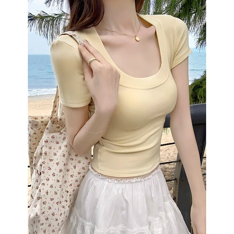 奶黄色低领显胸大辣妹正肩短袖t恤女设计感小众修身夏季纯欲上衣