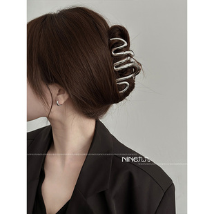 NINE九 发量多金属大抓夹女高级感后脑勺盘发夹鲨鱼夹波浪状发夹