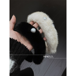 NINE九 韩国毛毛加厚毛绒发箍女秋冬复古百搭高颅顶宽边压发卡黑