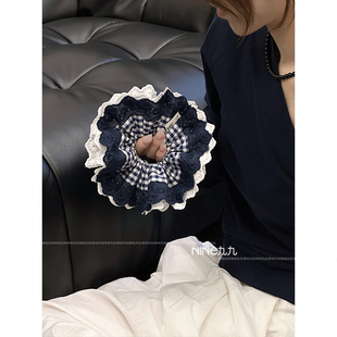 NINE九 高级感重工头饰超 藏青格子爱心花边蕾丝大肠发圈女法式