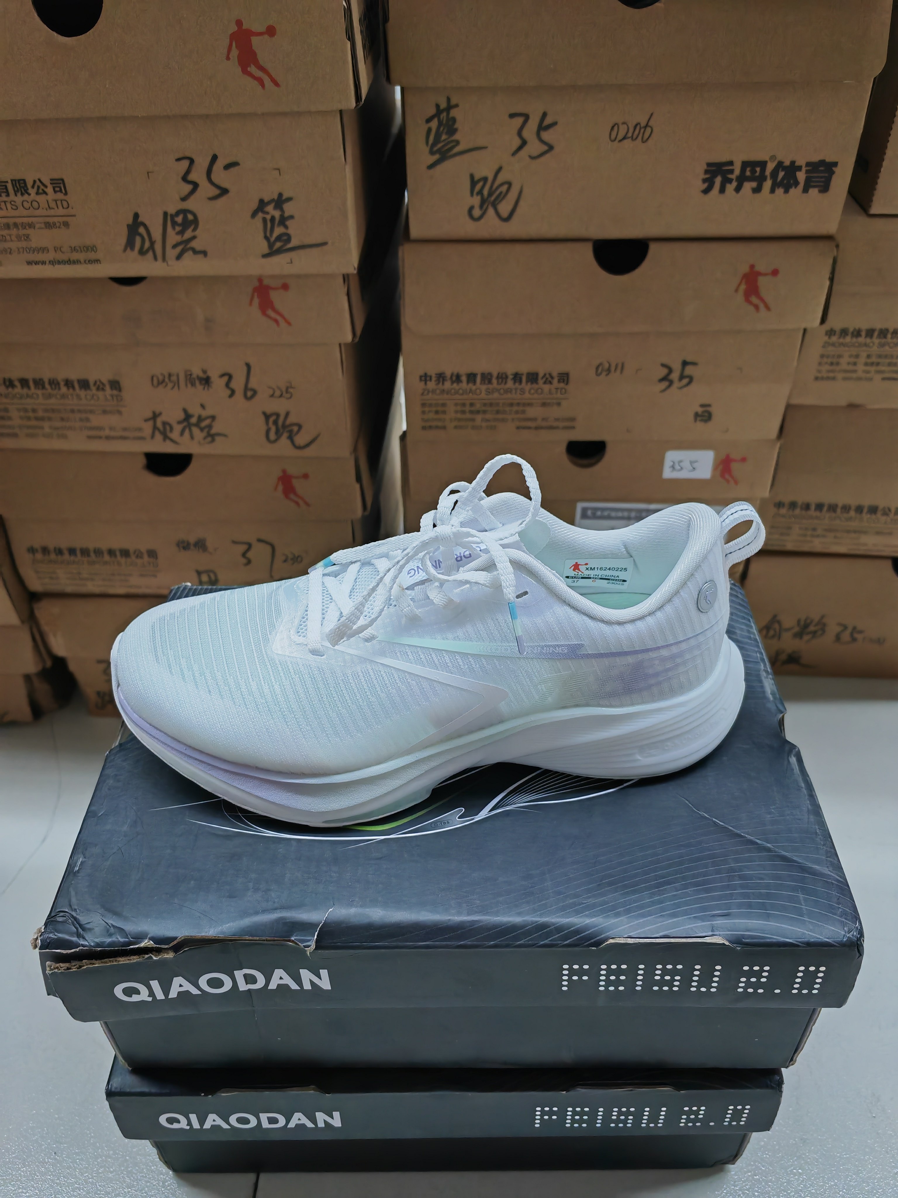 乔丹女款网面透气运动鞋减震跑鞋休闲鞋篮球鞋小码特价处理