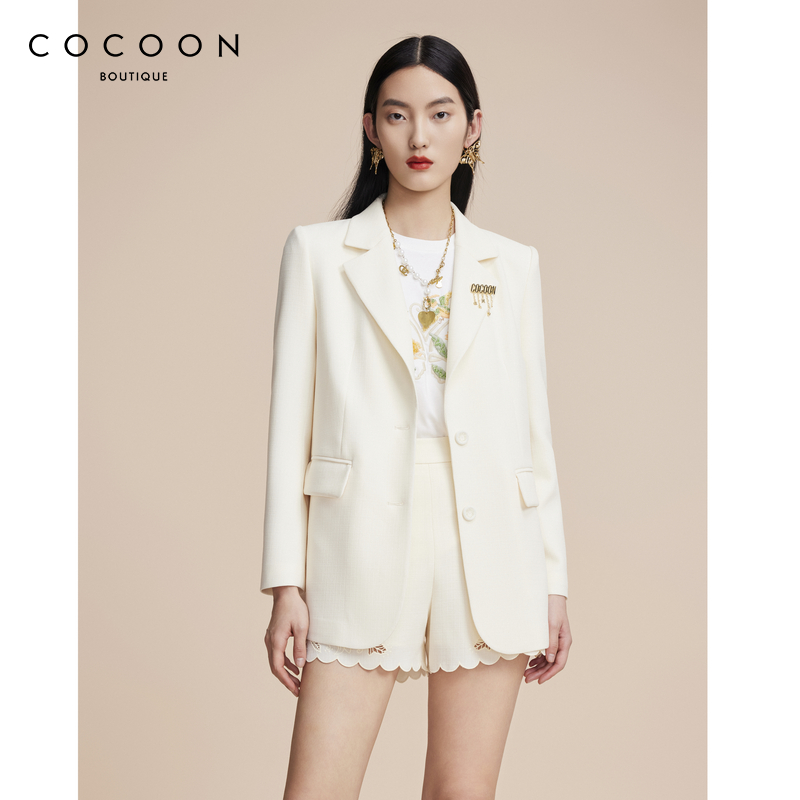 商场西装COCOON剪裁挺括