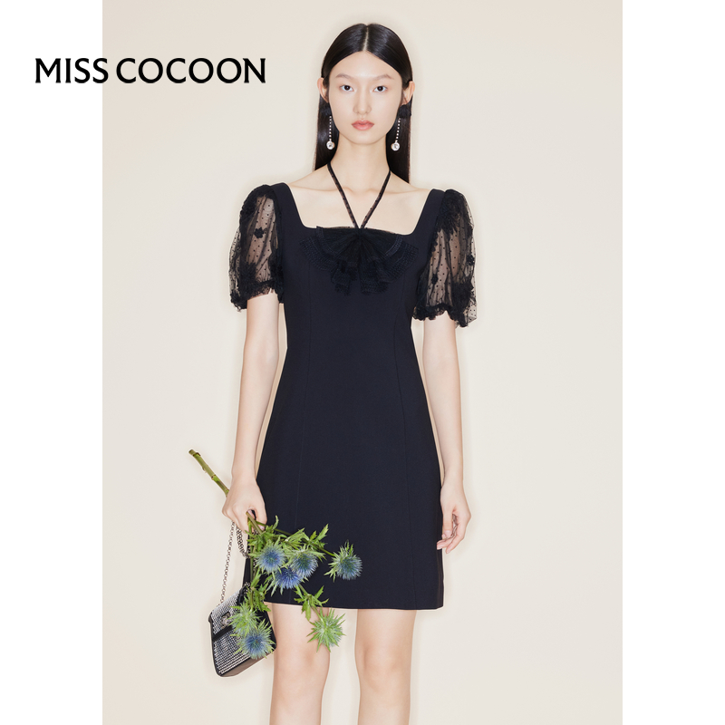 COCOON商场同款23夏优雅大方领设计网纱刺绣蕾丝泡泡袖A字连衣裙