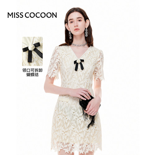 MISSCOCOON【金粉绮生】24夏季新款浪漫蕾丝绣花V领收腰连衣裙-封面