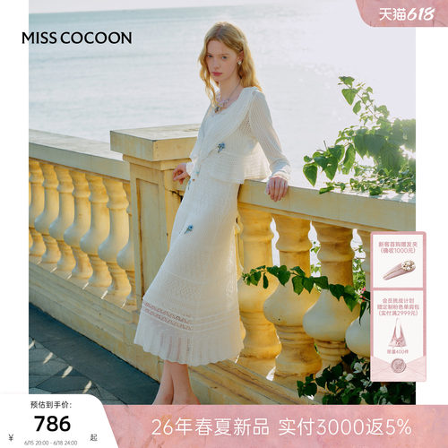 MISSCOCOON可可尼短款白色针织衫