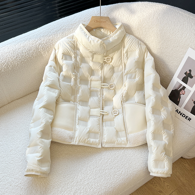 轻薄羽绒服女短款2025秋冬新款90白鸭绒PU皮拼接羊羔绒单排扣外套