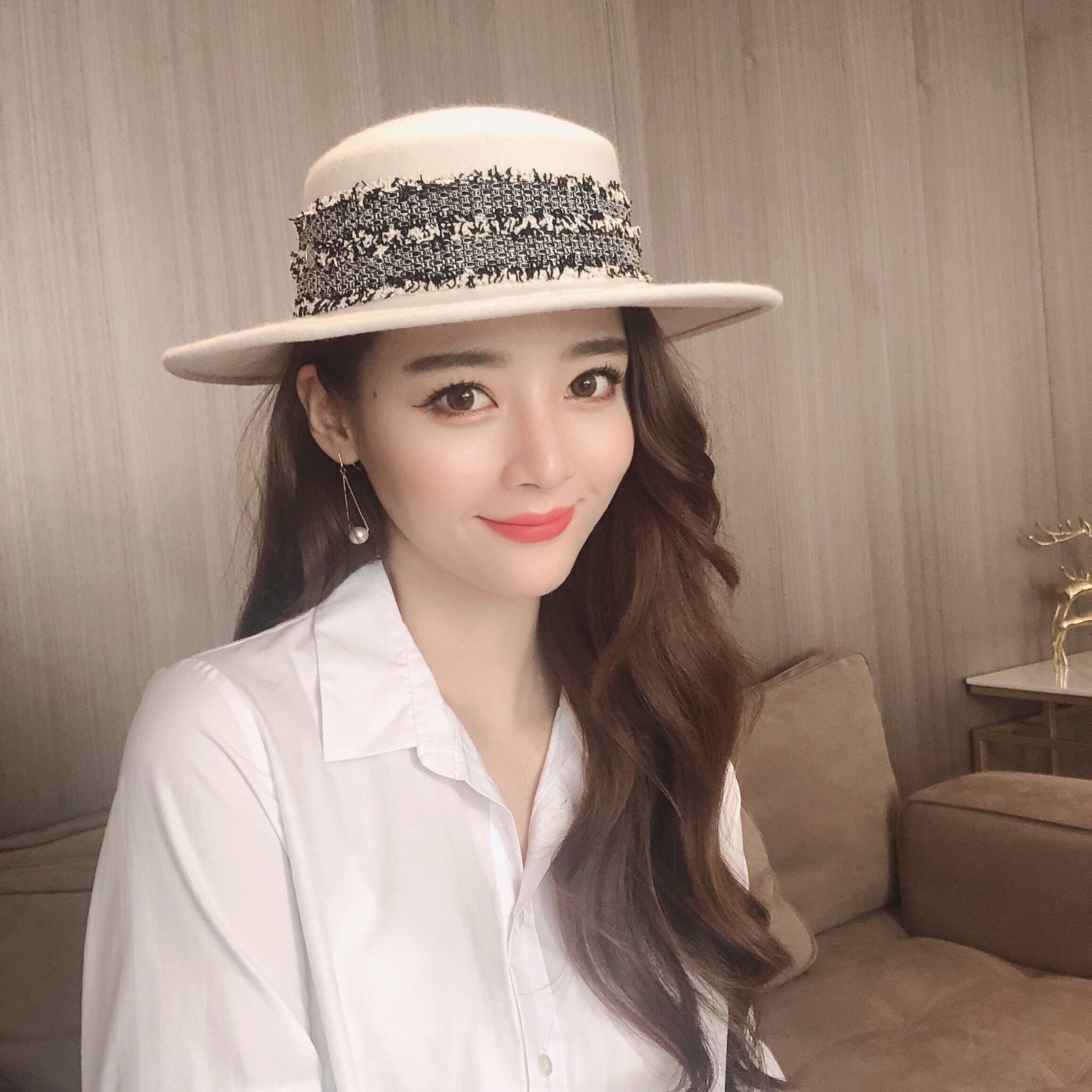 网红Mona同款白色羊毛呢平顶礼帽法式复古赫本风女秋冬天大檐帽子