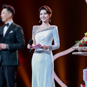 白色主持人晚礼服裙女2026新款 端庄大气高级感公司年会春晚演出服