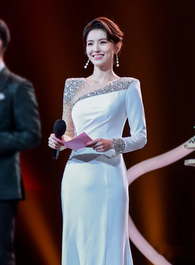 白色主持人晚礼服裙女2026新款端庄大气高级感公司年会春晚演出服