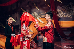 【出租】吴敏霞同款秀禾服手工刺绣鸾凤新娘中式嫁衣龙凤褂