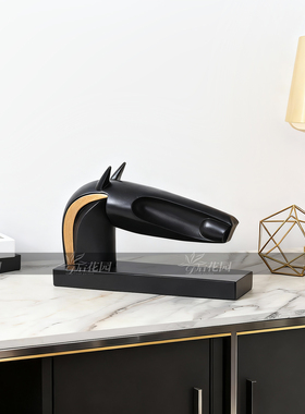 现代创意抽象马头摆件样板间办公室展厅陈列酒柜玄关装饰工艺品