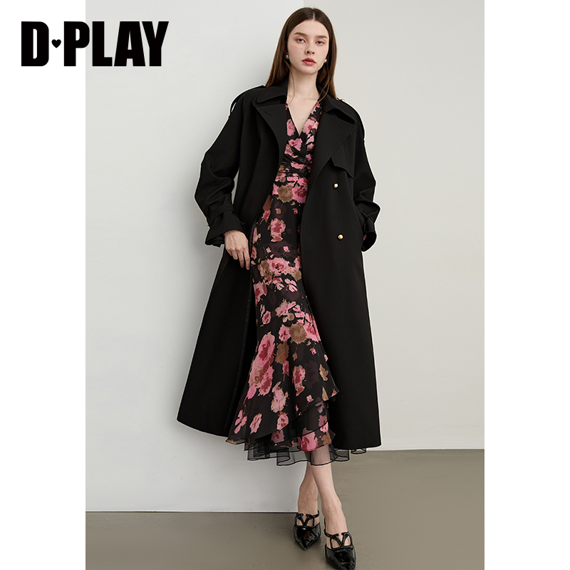 翻领，双排金属扣设计，可调节腰带设计