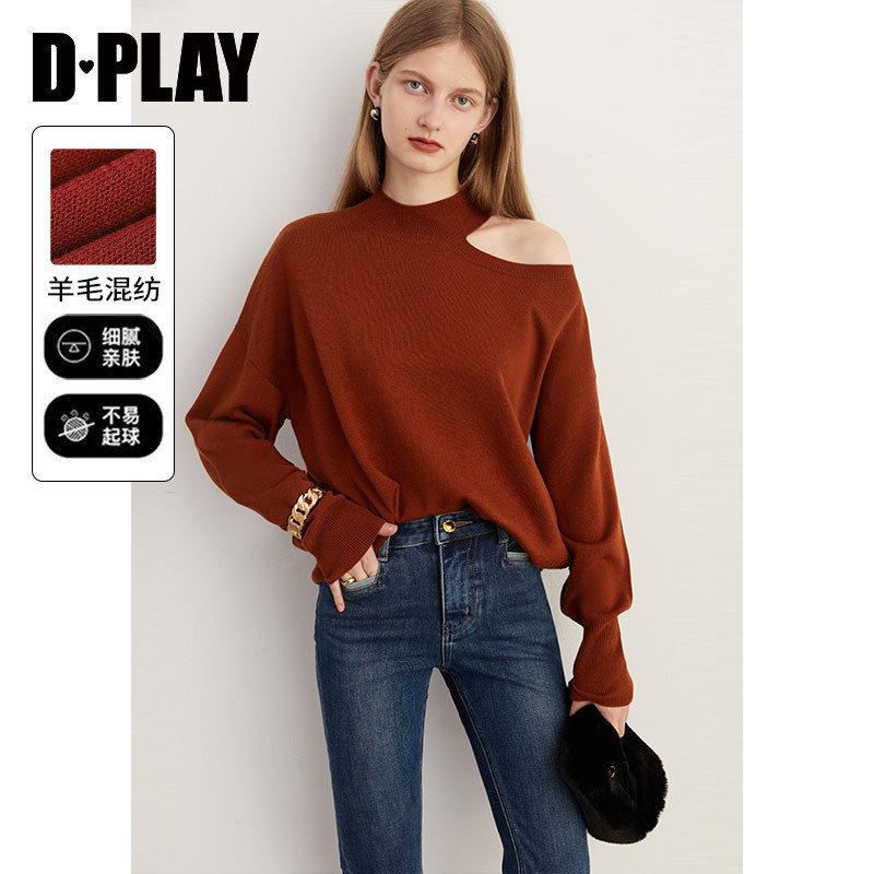 DPLAY冬心机镂空设计不对称露肩南瓜焦糖半高领针织套头毛衣