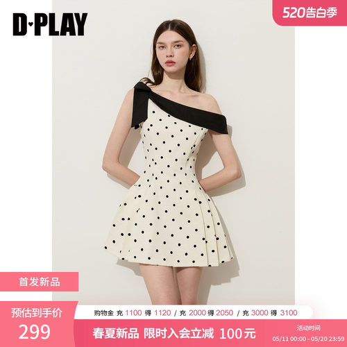 DPLAY白色短裙波点连衣裙斜肩一字领拼接设计感百褶裙2026夏新款