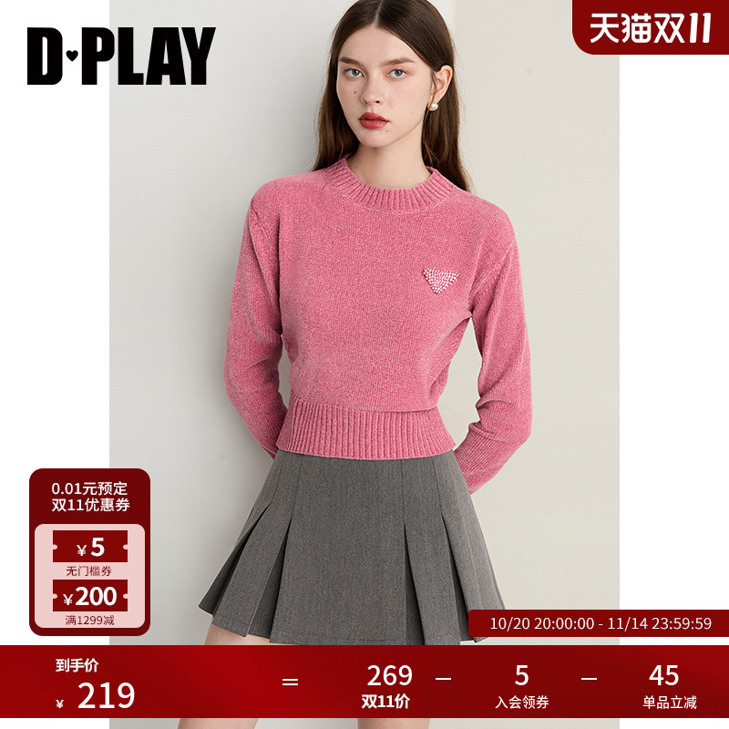 DPLAY2025年秋季新款粉色圆领立体三角标收腰独特气质针织上衣