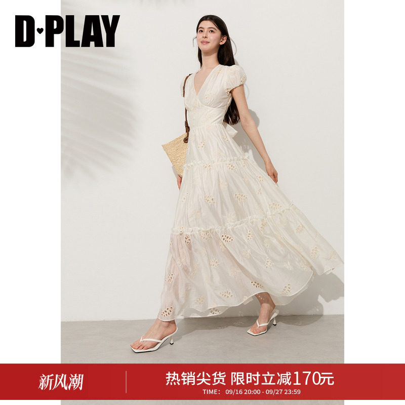 DPLAY2026年夏季新款白色连衣裙女文艺风泡泡袖镂空刺绣收腰长裙