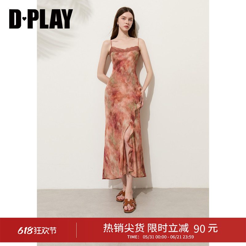 DPLAY粉色方领睫毛蕾丝开衩吊带裙度假风2026夏新品可调节肩带