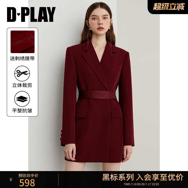翻驳领，自带垫肩，本布包布扣设计
