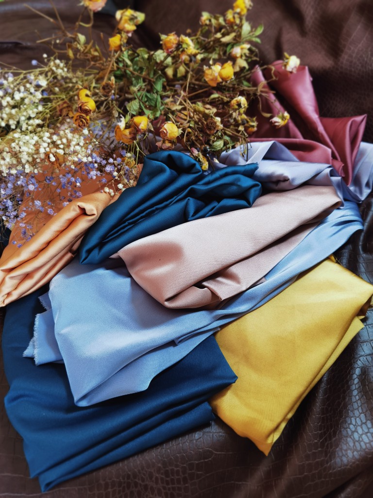 3米价汉服旗袍缎面垂感面料纯色高级光泽设计手工布料