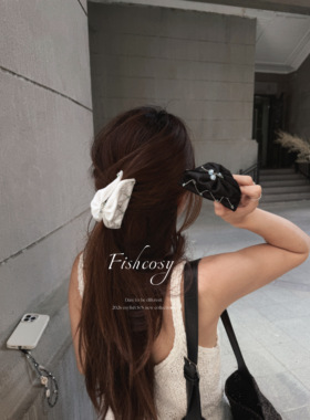 冰透水晶 Fishcosy 褶皱缎面半弧形鲨鱼夹 夏季百搭发抓 韩国设计