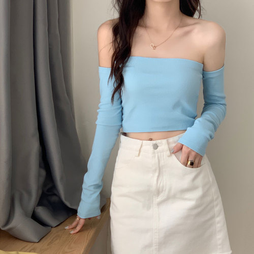 Real shot of two women wearing collarbone one line collar wrapped chest T-shirt women's Retro exposed navel Strapless long sleeve sleeve sleeve vest top