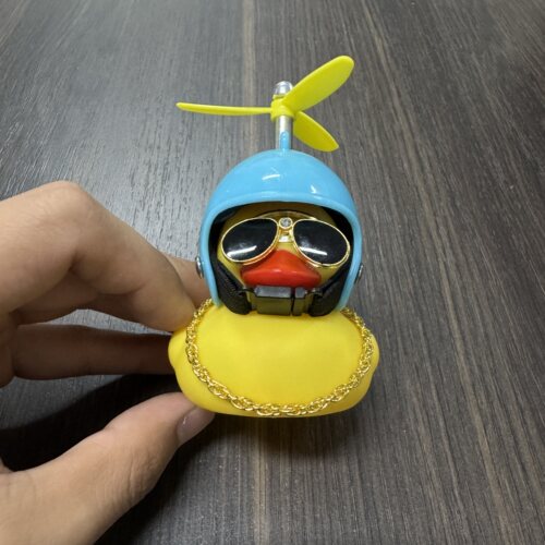 小黄鸭车载摆件头盔鸭子装饰品