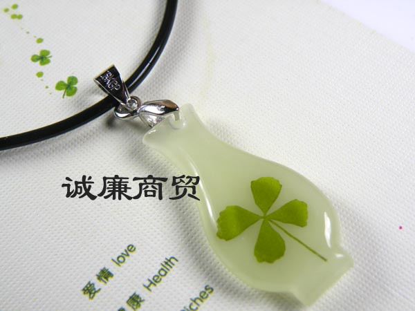 宝瓶夜光吊坠项链幸运草