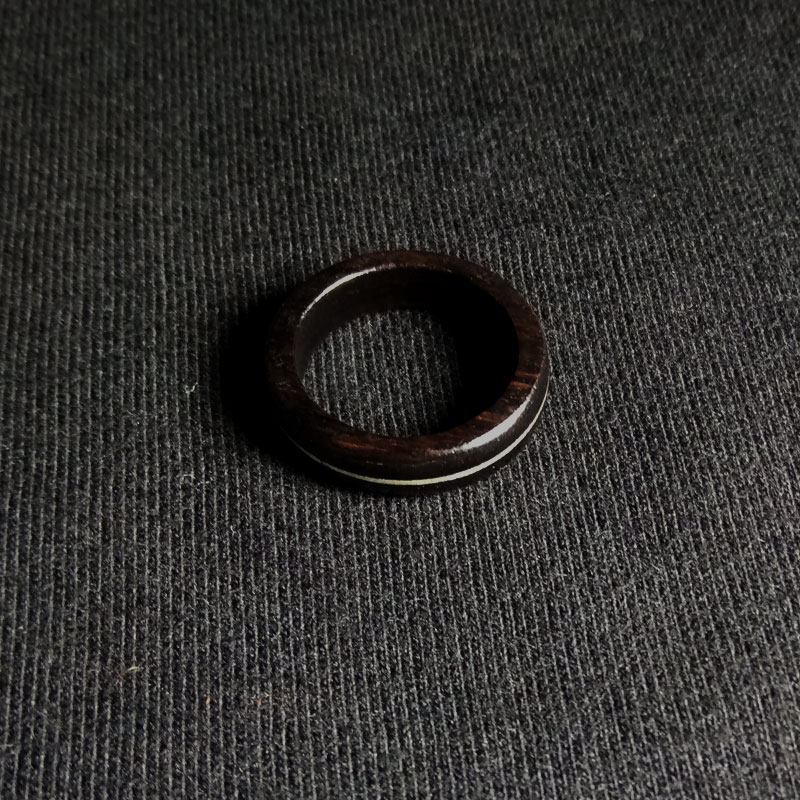 【青戊 手作】原创设计制作，天然木材石材纹理不同，每一款都是独特无二的存在; 由手工打磨，虽经历多次磨砺仍留痕迹，也是手作的特点之一...