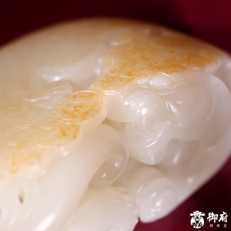 天然新疆和田玉洒金皮白玉籽玉把件挂件吊坠挂坠 貔貅 213克