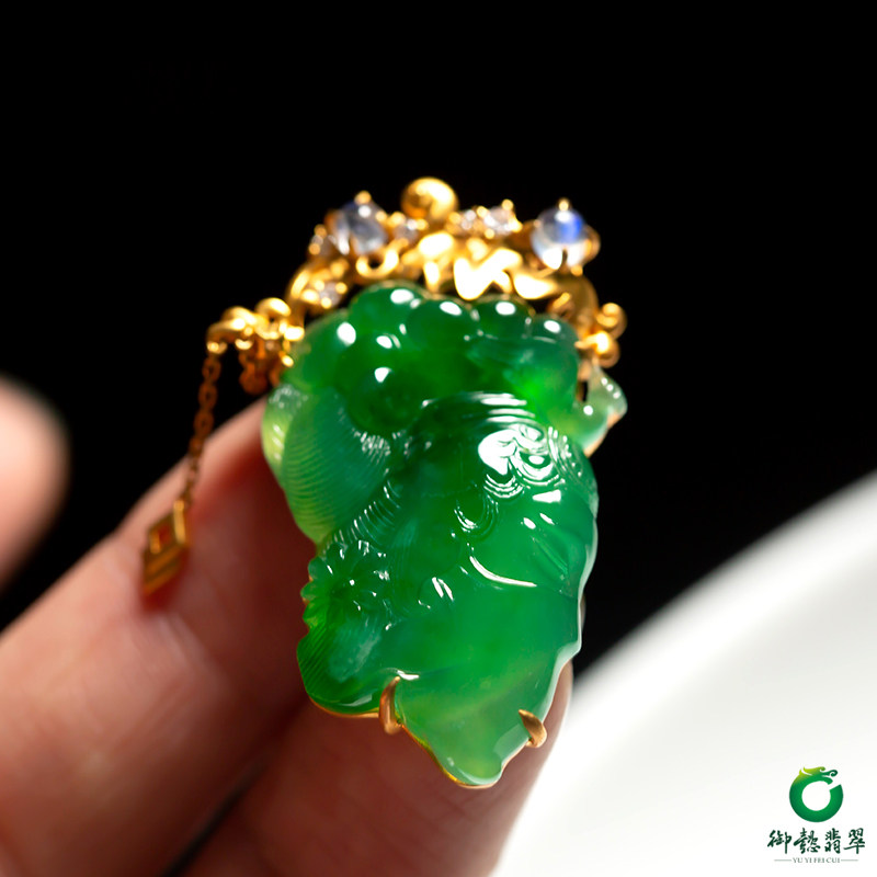 缅甸a货冰种满绿翡翠吊坠 遇贵人 9.5克镶嵌k金冰种吊坠