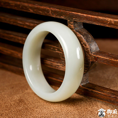 新疆和田玉白玉籽玉手镯内径52.6mm71.4克手镯