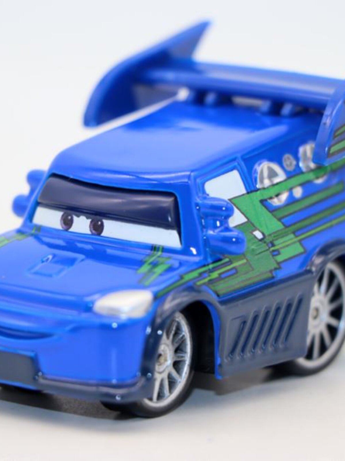 ของเล่นแท้จากต่างประเทศ รถของเล่นการ์ตูนเรื่อง “Cars 2” ทำจากโลหะผสม ขนาดใหญ่พิเศษ