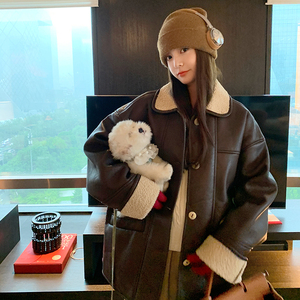 咖色复古羊羔毛外套女2024秋冬新款时髦加绒加厚皮毛一体机车服潮图片
