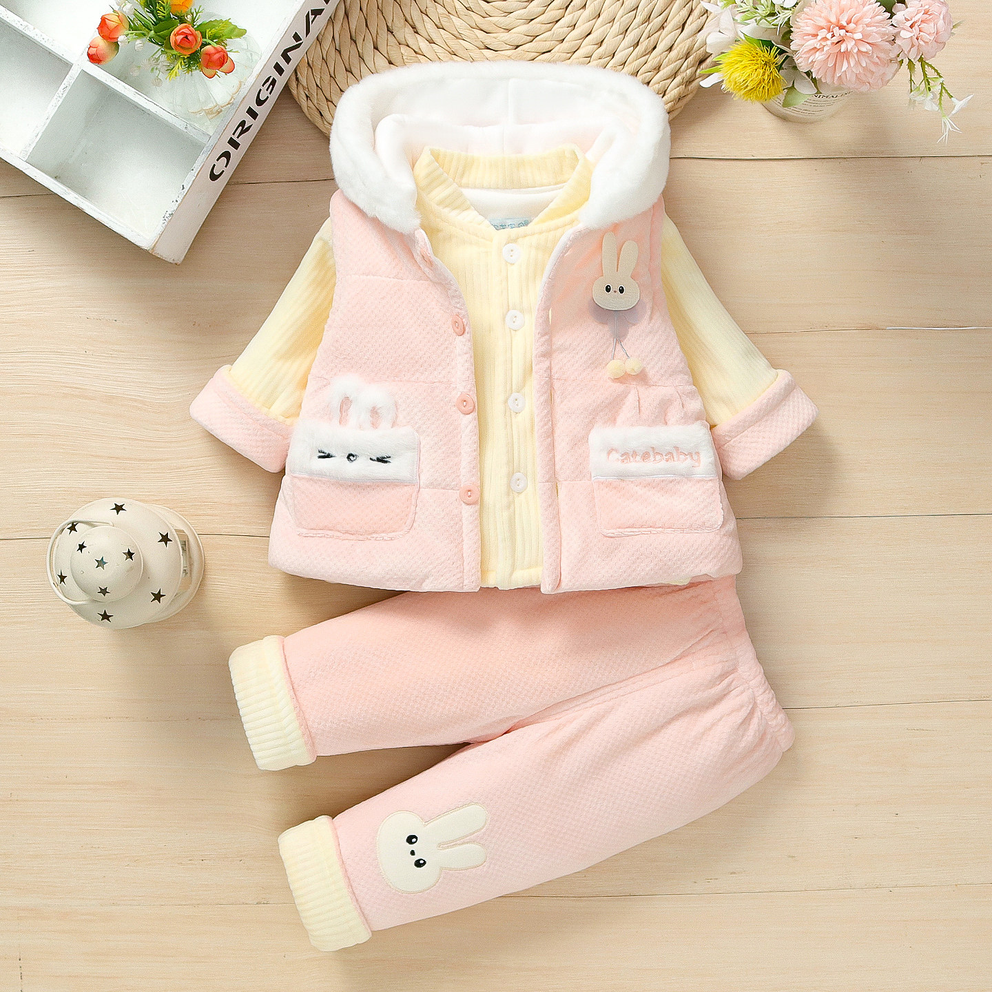 婴幼儿衣服01-2-3岁春秋冬季套装女宝宝加厚新生儿棉服外出三件套
