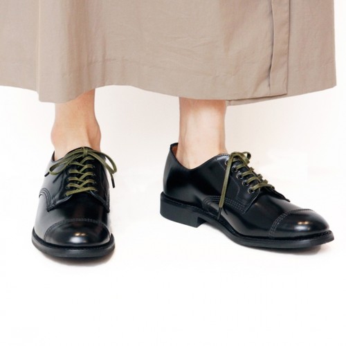 复古风低帮亮面黑色系带皮鞋