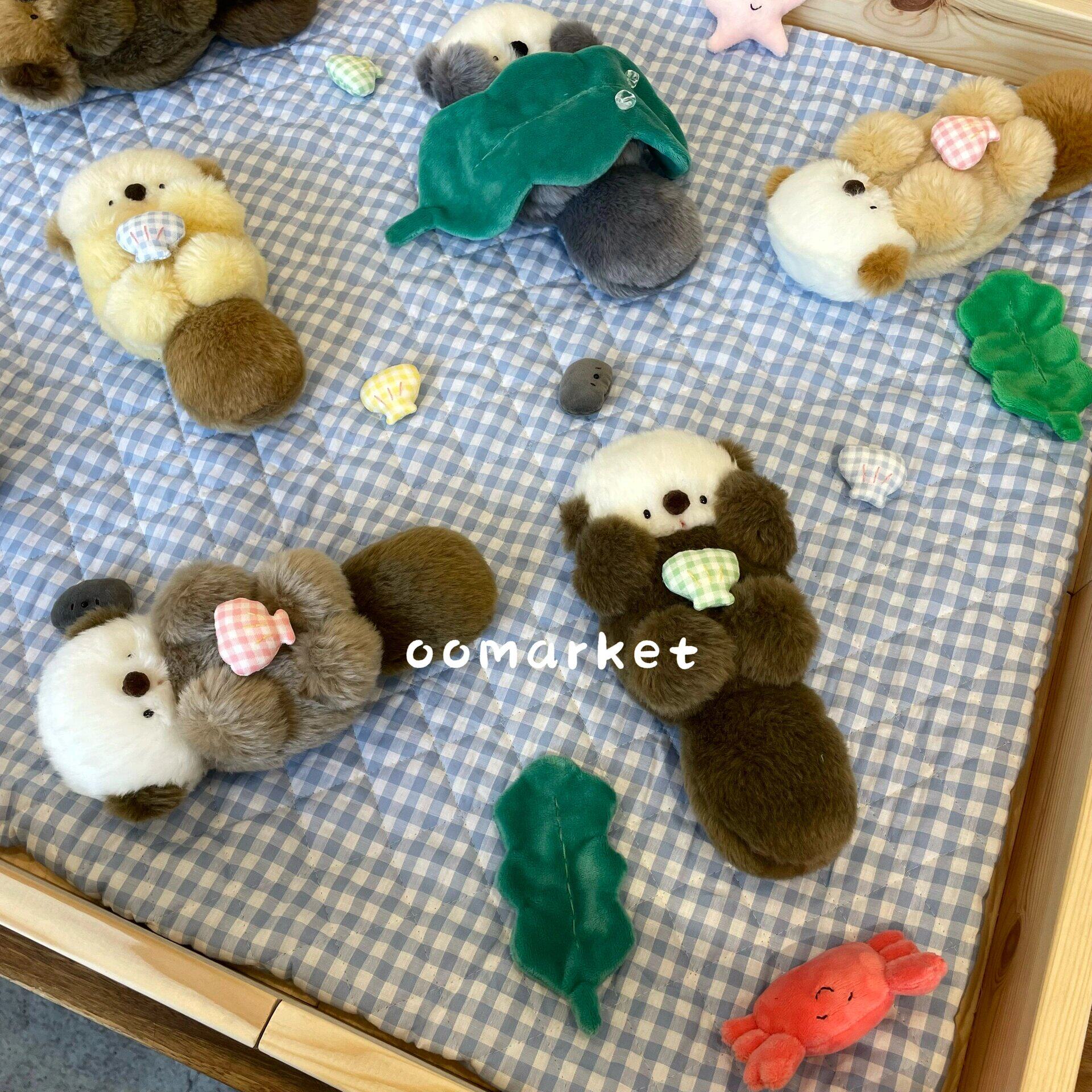 日本手作pocket玩偶 抱贝壳的海獭可爱水獭毛绒玩偶海狸挂件