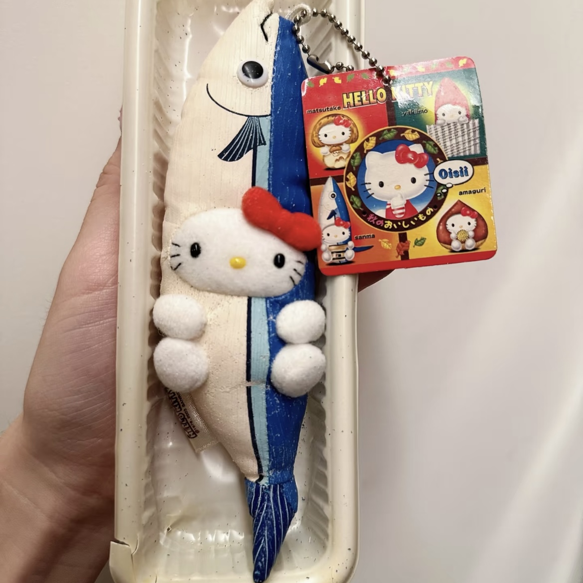 Hellokitty日本地域限定同款可爱秋刀鱼凯蒂猫挂件挂饰钥匙扣XG15