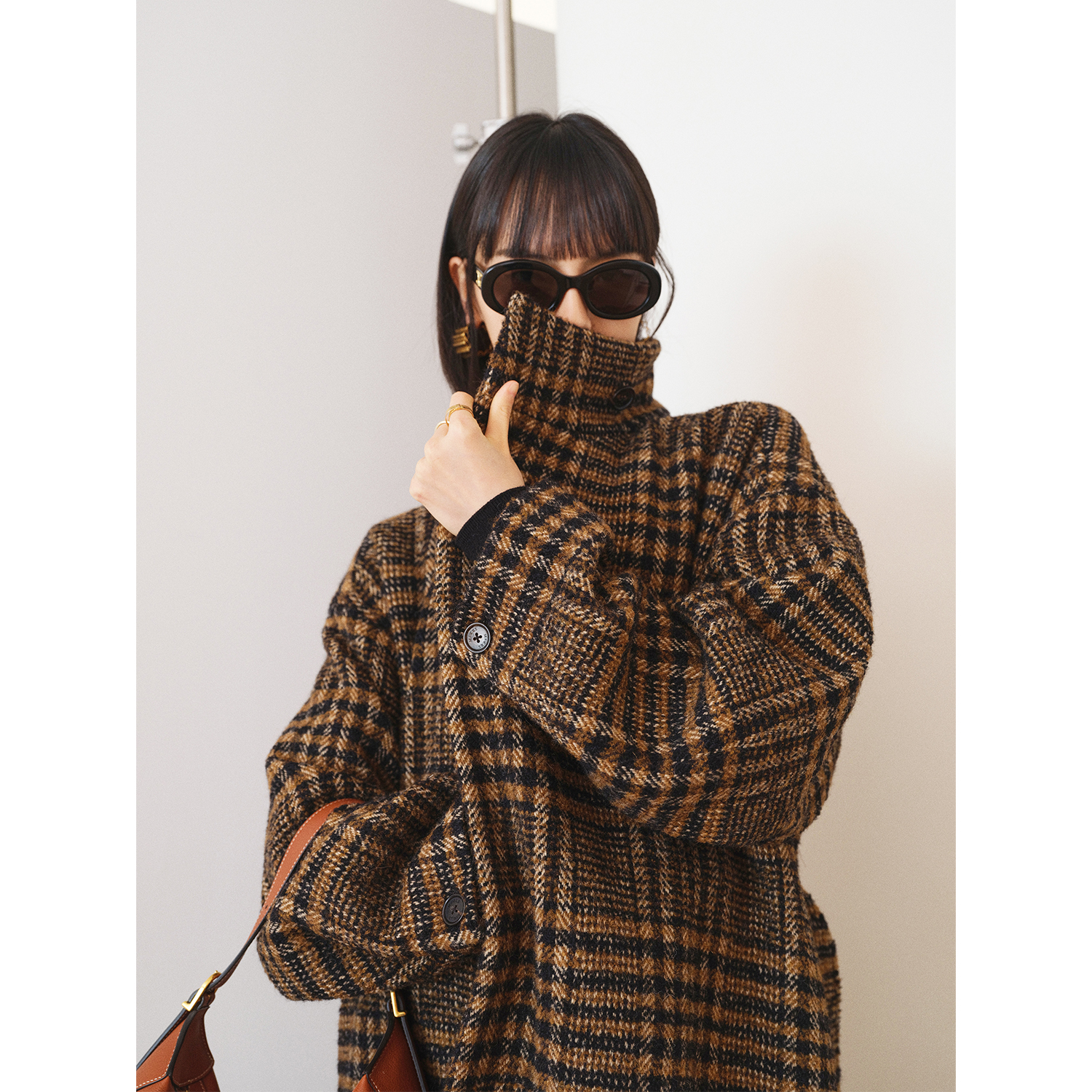 格纹复古风衣式廓形立领大衣外套