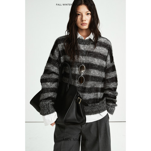 马海毛慵懒宽松圆领条纹毛衣