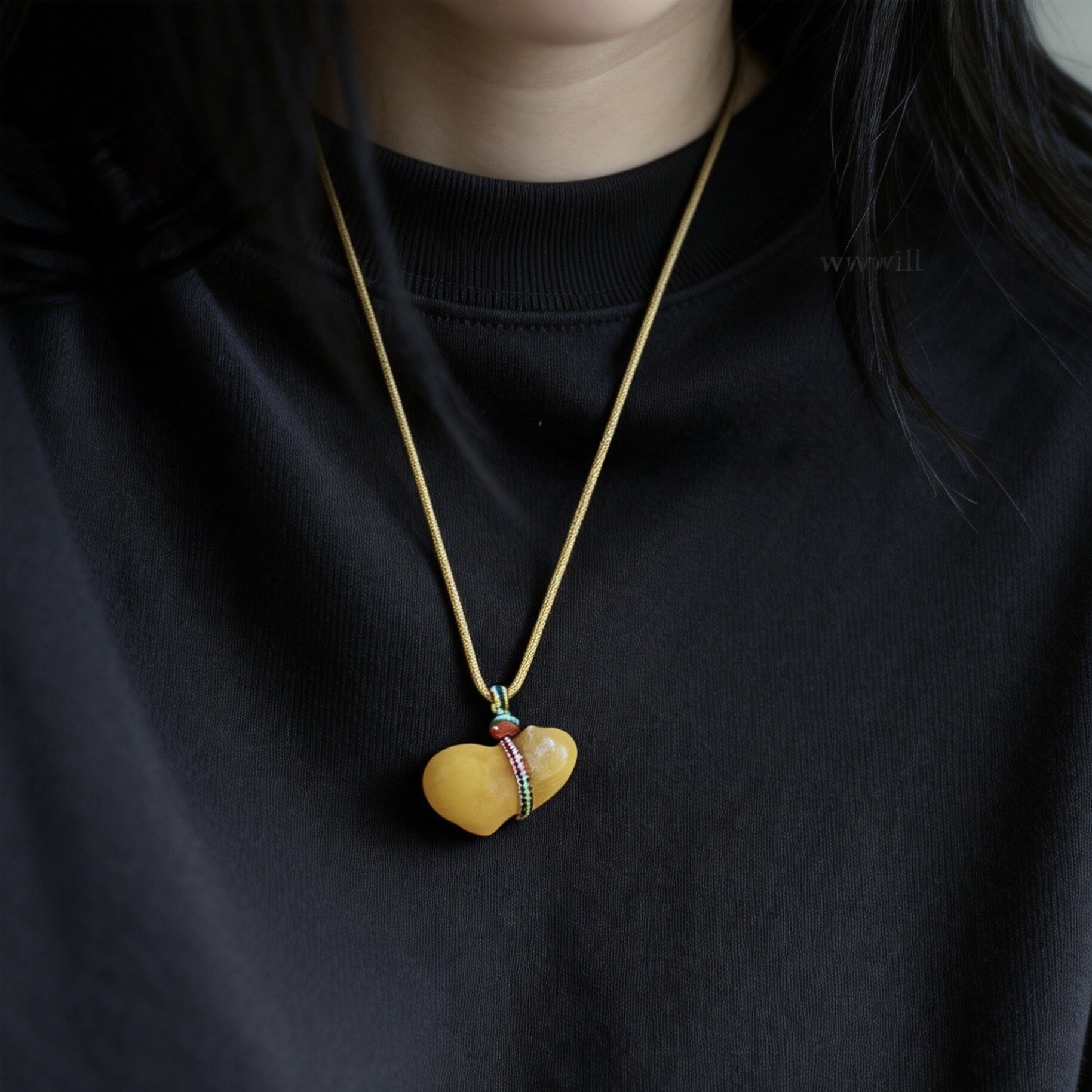 天然琥珀蜜蜡吊坠海飘籽原皮随型鸡油黄红皮原石项链新年礼物