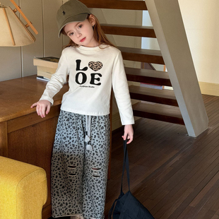 女童白色t恤长袖2026新款洋气韩版短款修身可爱豹纹儿童女孩上衣