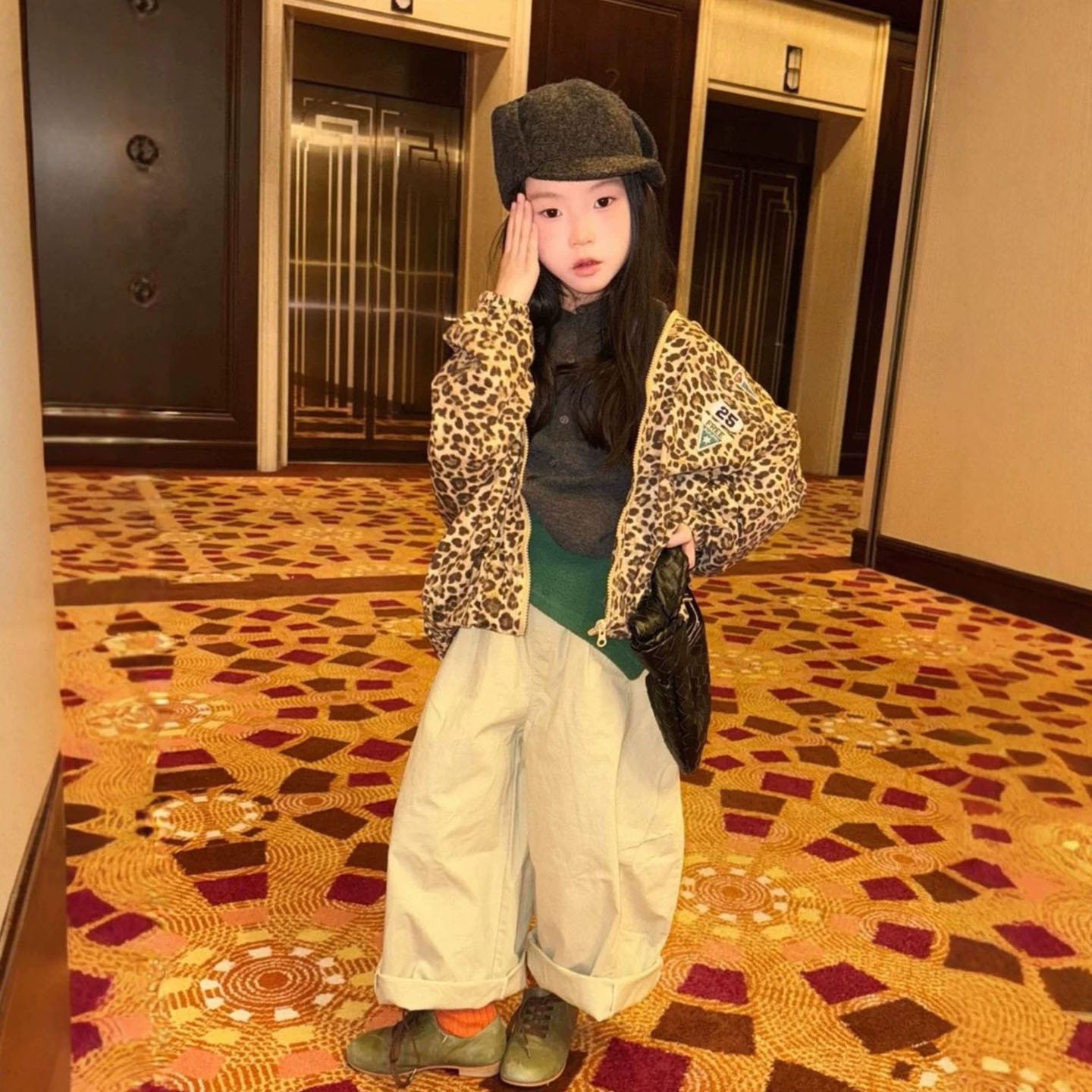 2026秋季新款韩版童装女童老钱风欧美复古豹纹贴标拉链夹克衫裤子