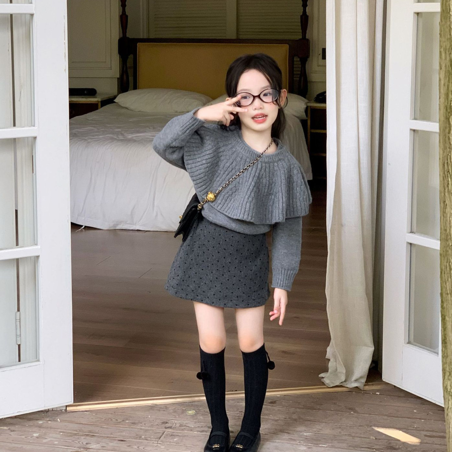 韩国童装2025冬款女童气质设计感披肩毛衣女宝宝洋气名媛风针织衫